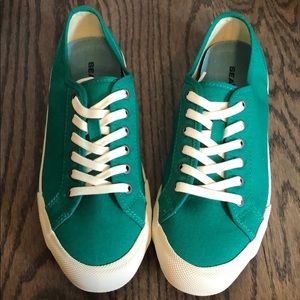 green sneaks